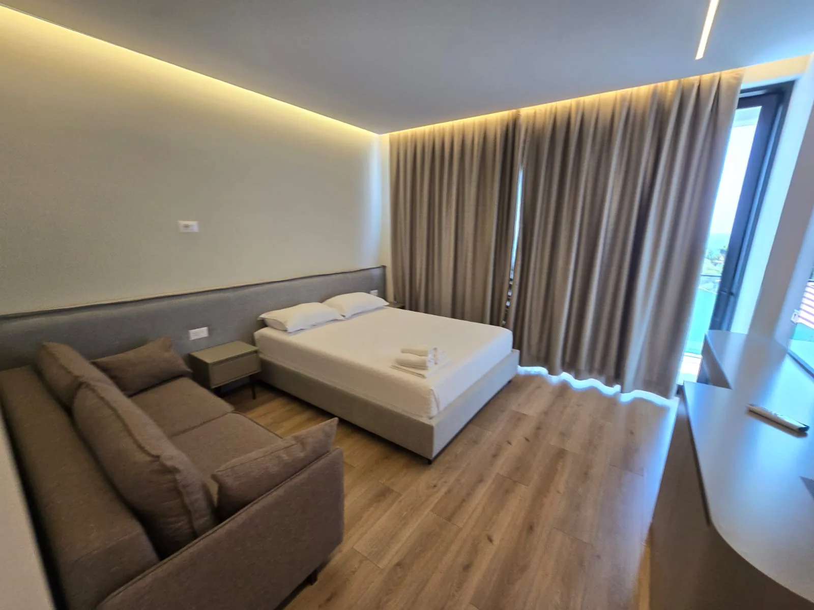 Double room extra bed (with balcony)